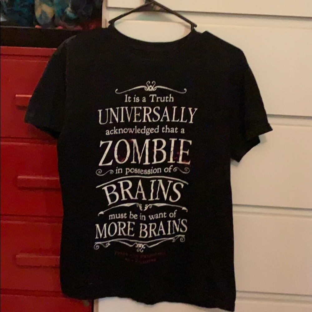Hot topic graphic tee - zombies - size M - black